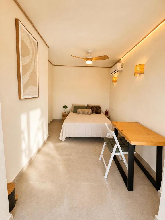 Las Brisas Beach House - 2