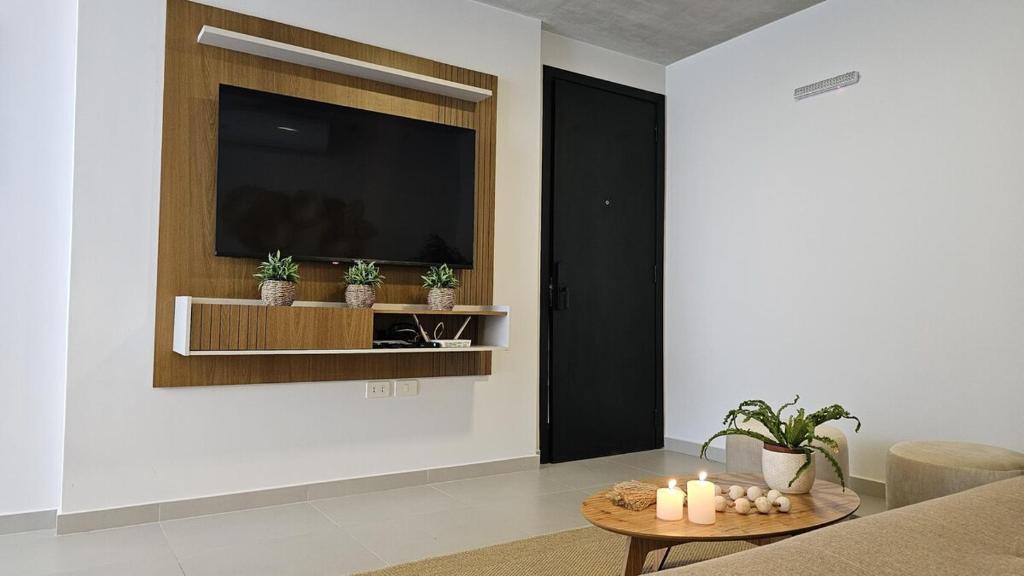 Chic Luxury 2BR Apartment - Modern Design - 5
