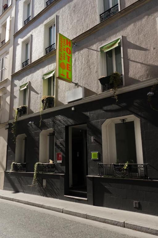 Entrance, Hotel Bel Oranger in Paris