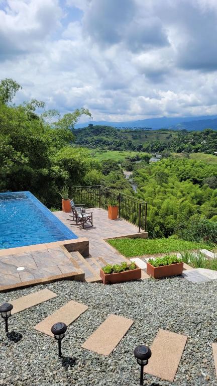 Infinity pool, mountain views and horses - 5