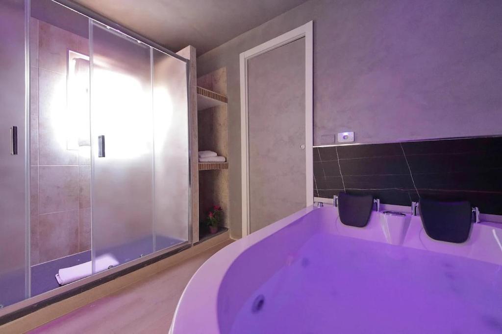 Termini Comfort Jacuzzi Suite - 1
