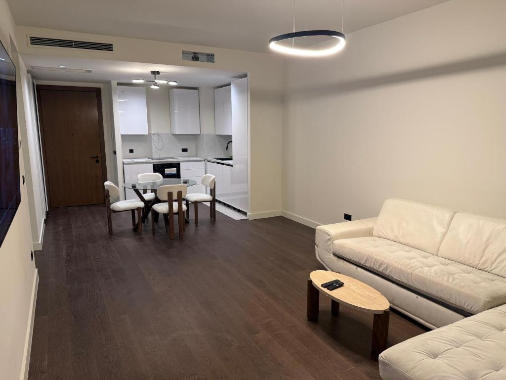 Riverside Prestige - 2
