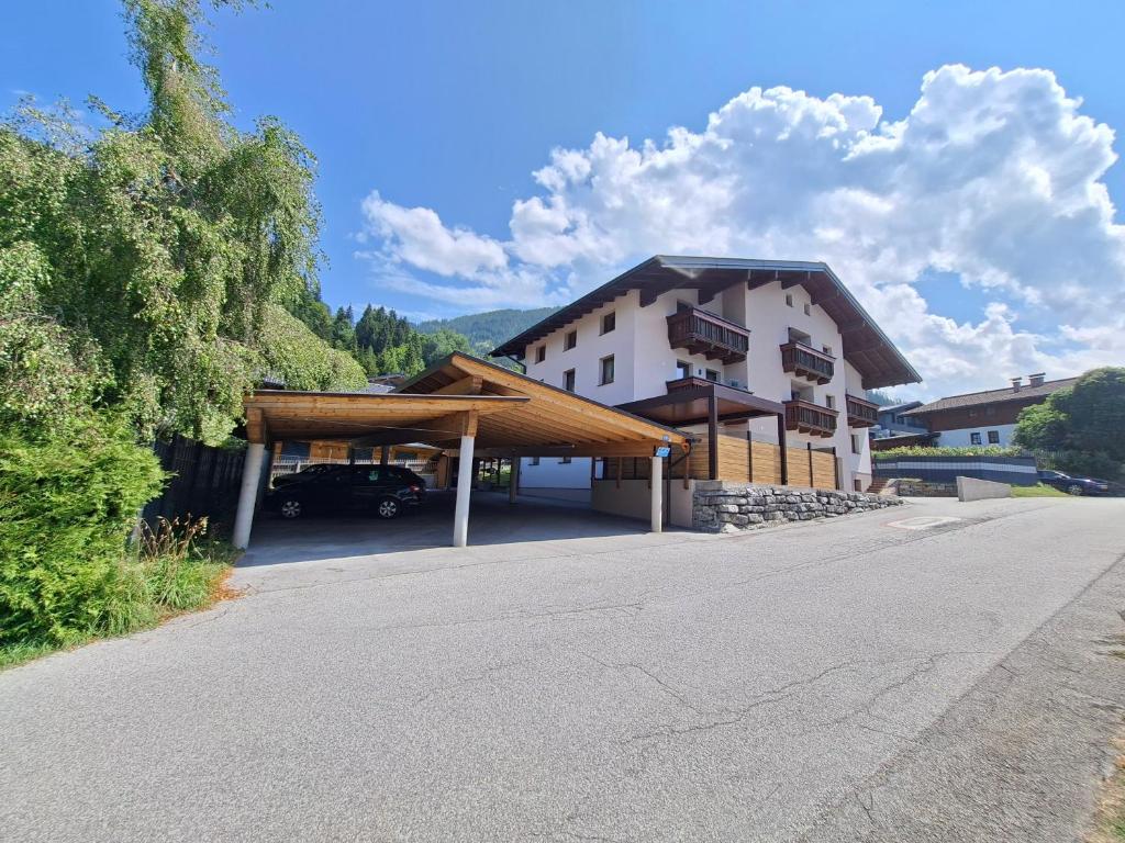 Mountainview Appartement mit Balkon und Carport - 2