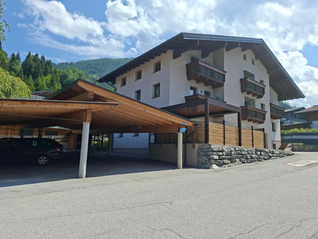 Mountainview Appartement mit Balkon und Carport - 1