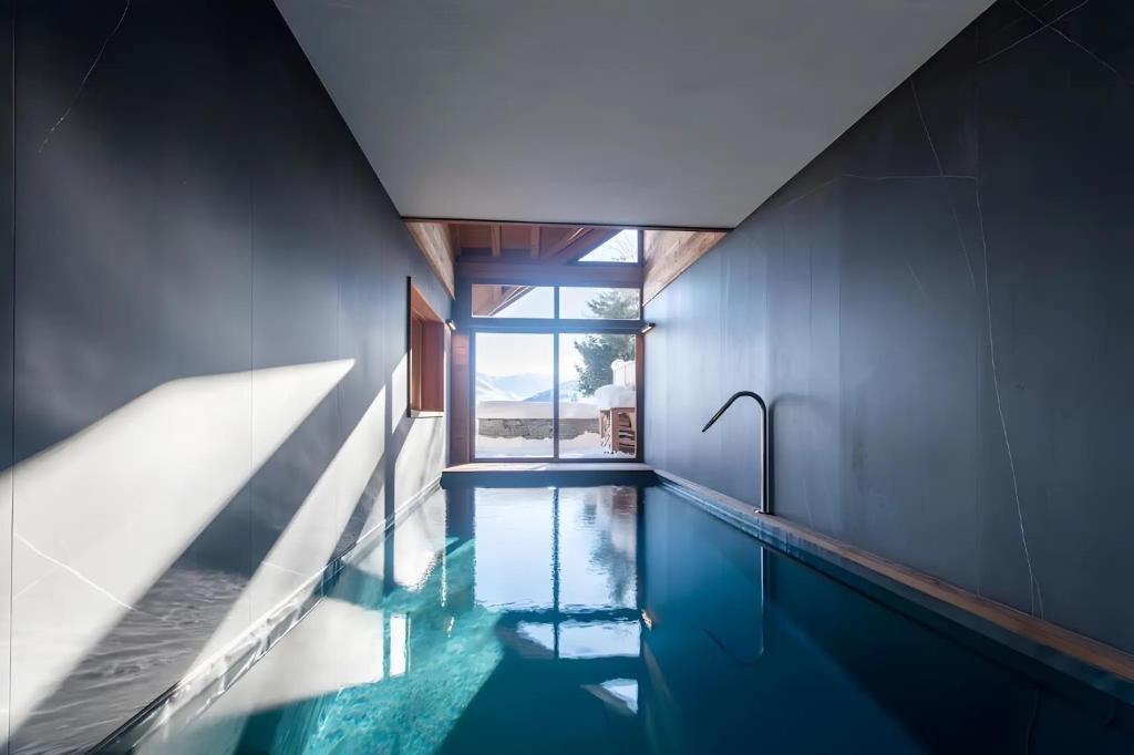 Chalet Picarvan piscine intérieure - 3