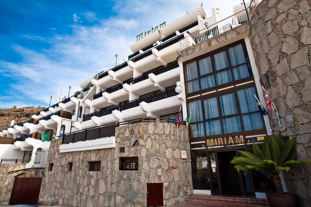Apartamentos Miriam — Hotel building in Puerto Rico, Canary Islands