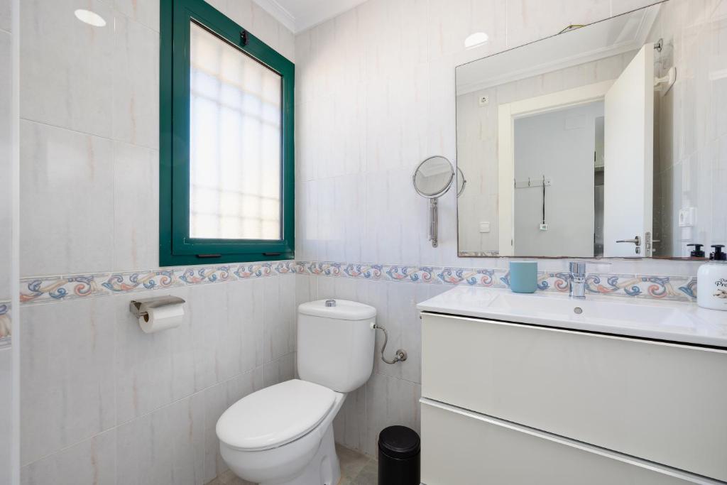 Apartment with Golf Course and Sea Views - 3