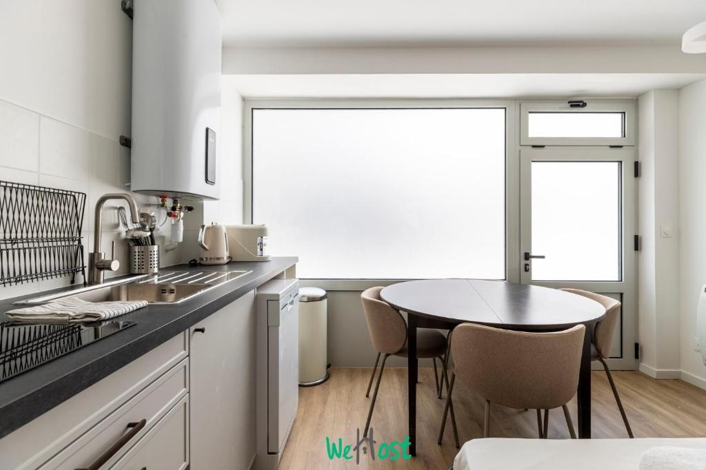 Paris Getaway: Charming 30m² Flat for 4 - 2