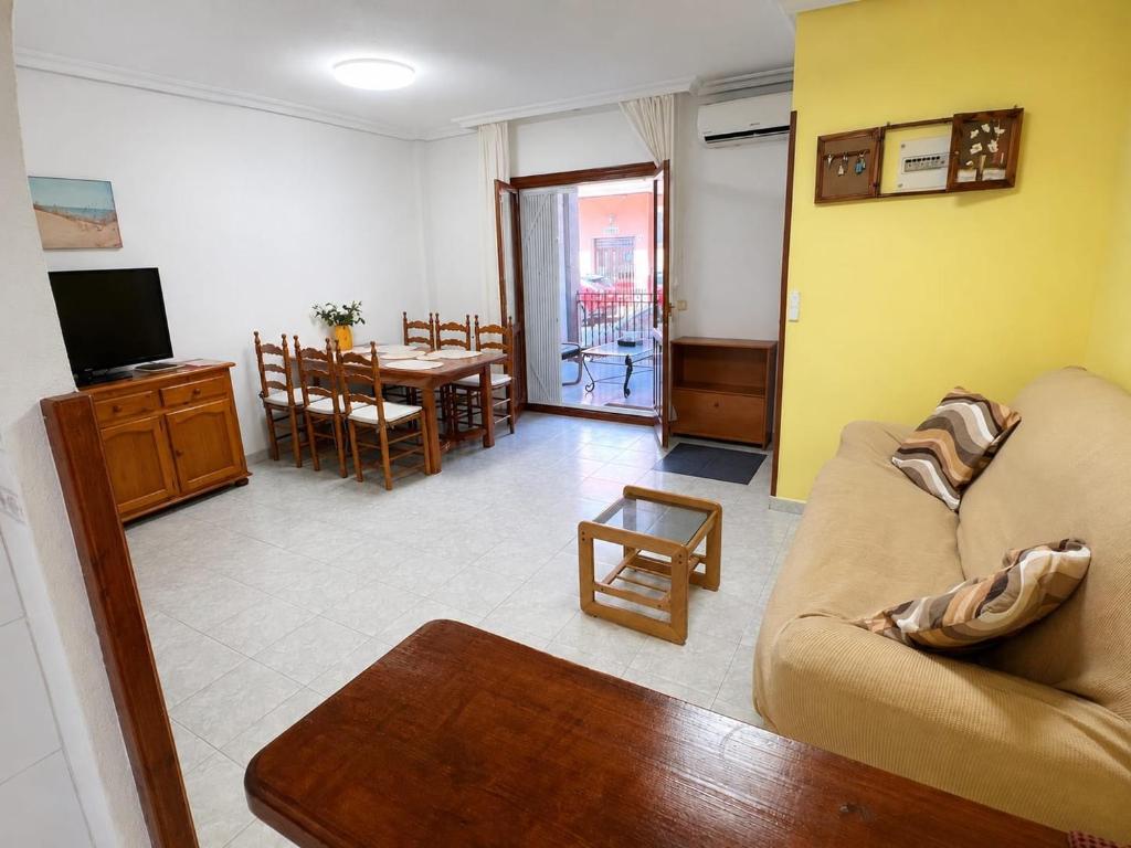 Private Garden Patio & Balcony 2-Bedroom Apartment - 4
