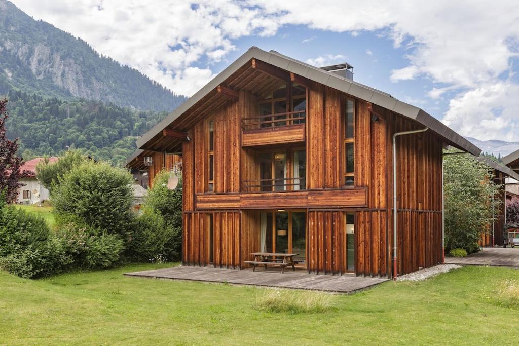 Property with peaceful surroundings in Les Houches - 2