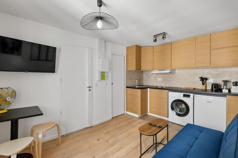 Central and Bright 1BR- Near Parc Monceau - 2