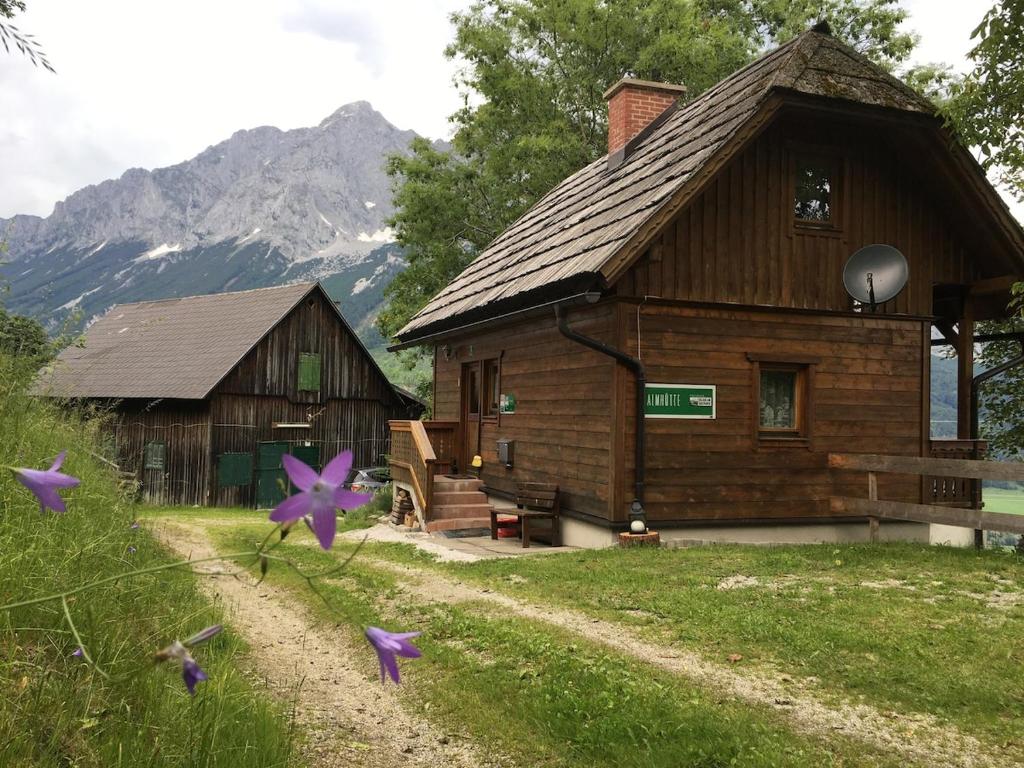 Schwab Brunner Almhütte Ferienhaus zum Entspannen - 3