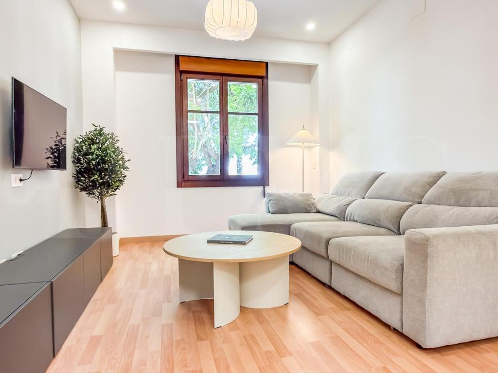 Contemporary 3BR Soho Apartment REMS - 1