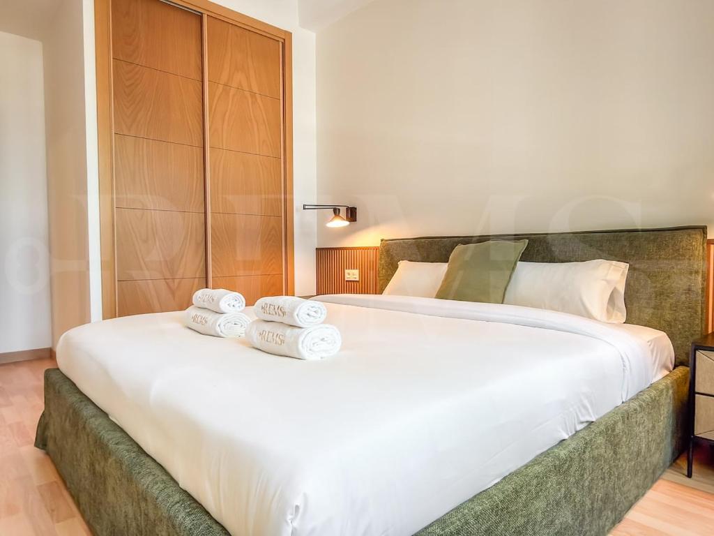 Contemporary 3BR Soho Apartment REMS - 2
