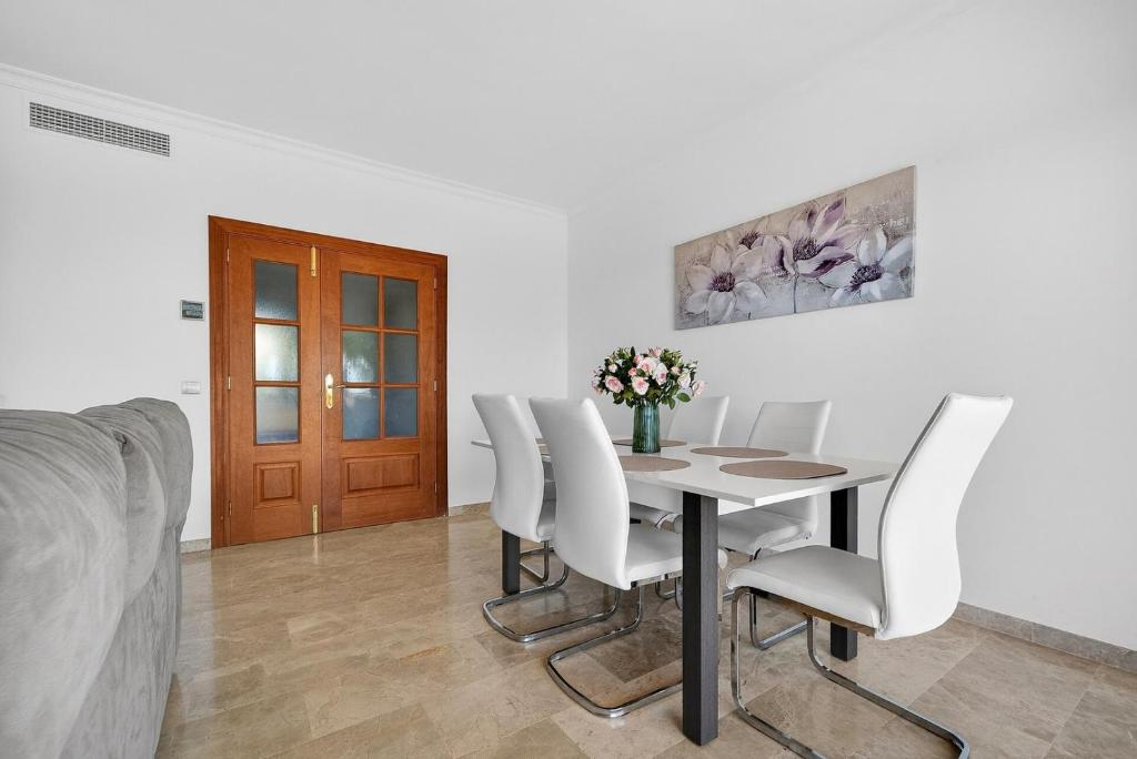Family apartment with BBQ and 100m2 terracy - 3