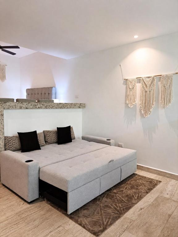 Central Condo with Pool, Gym and Garage Near 5th and Beach - 3