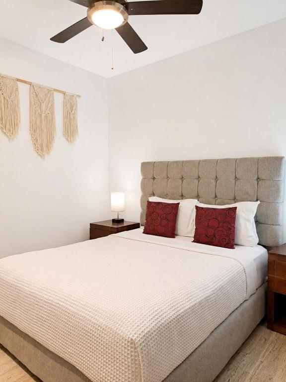 Central Condo with Pool, Gym and Garage Near 5th and Beach - 1