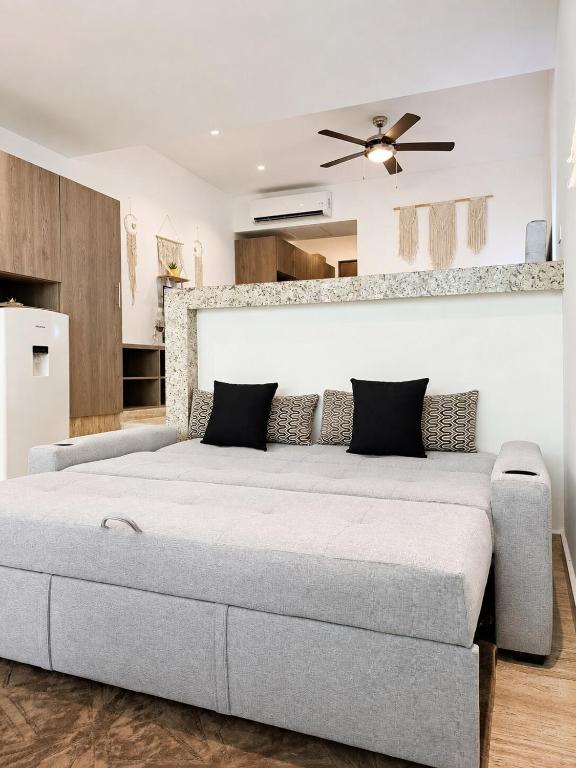 Central Condo with Pool, Gym and Garage Near 5th and Beach - 4