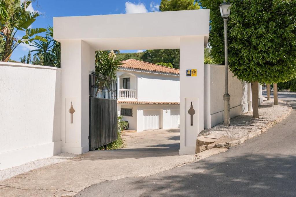 Grand Villa with Amazing Golf & Sea View Marbella - 5