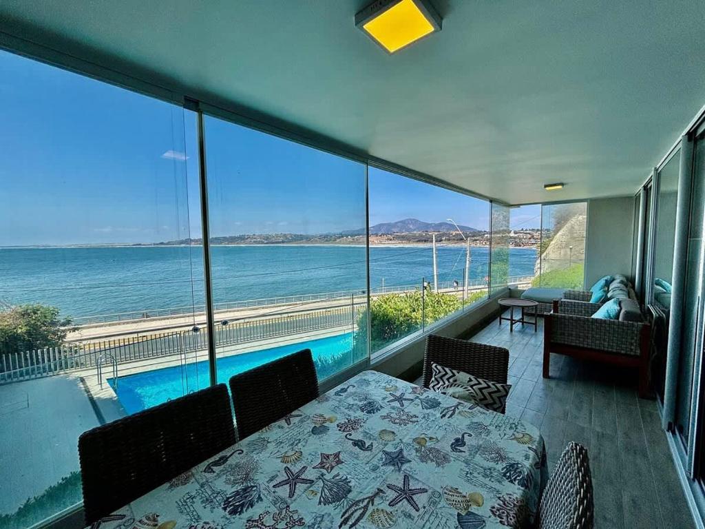 Modern and Cozy Beachfront Apartment - 1