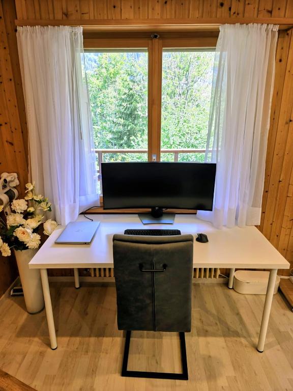 Panorama View, Balcony, 6min Walk to Lift, Modern - 4