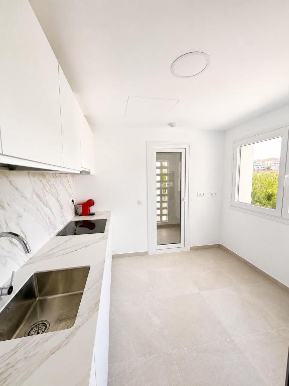 New modern in La Cala with terrace and pool - 4
