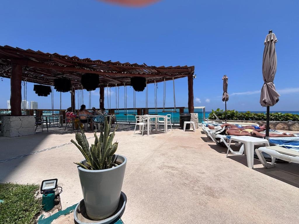 Walk to Party Center and enjoy a great beach at Punta Cancun - 3