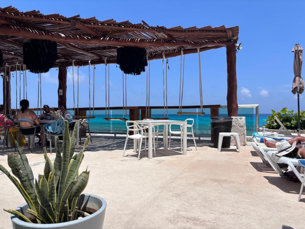 Walk to Party Center and enjoy a great beach at Punta Cancun - 4