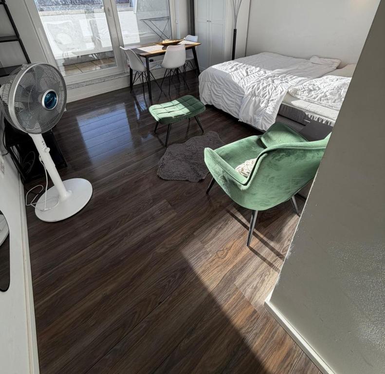 4 Bedroom Apartment with Balcony and Garage - 3