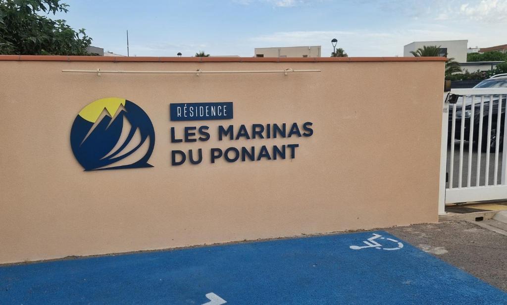 Sapcieux T2 avec parking privatif proche du port et les pieds dans l'eau - 2