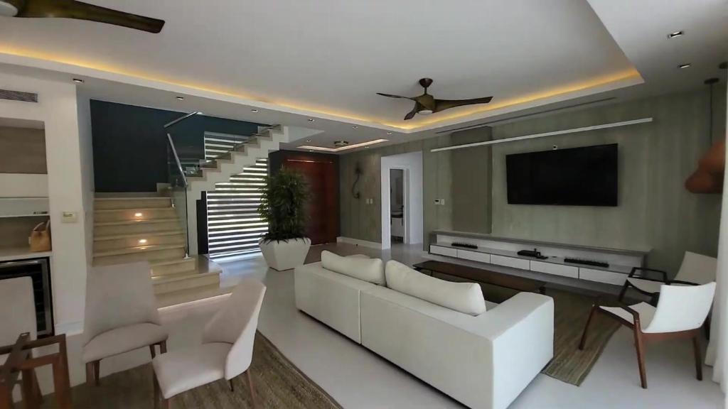 Villa avec Piscine Chauffée, 3 Chambres et 4 Salles de Bains - 2