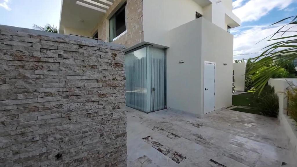 Villa avec Piscine Chauffée, 3 Chambres et 4 Salles de Bains - 1