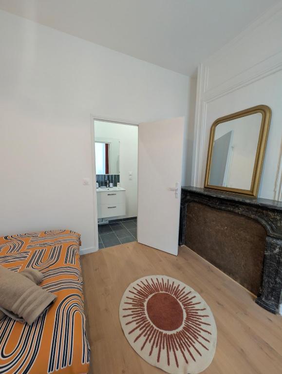 Chic 3-bedroom apartment-Patio-Garden-Downtown - 2