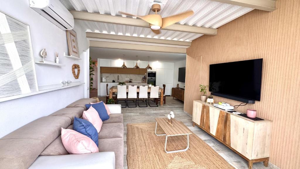 Boho Villa Beach & Heated Pool - 3