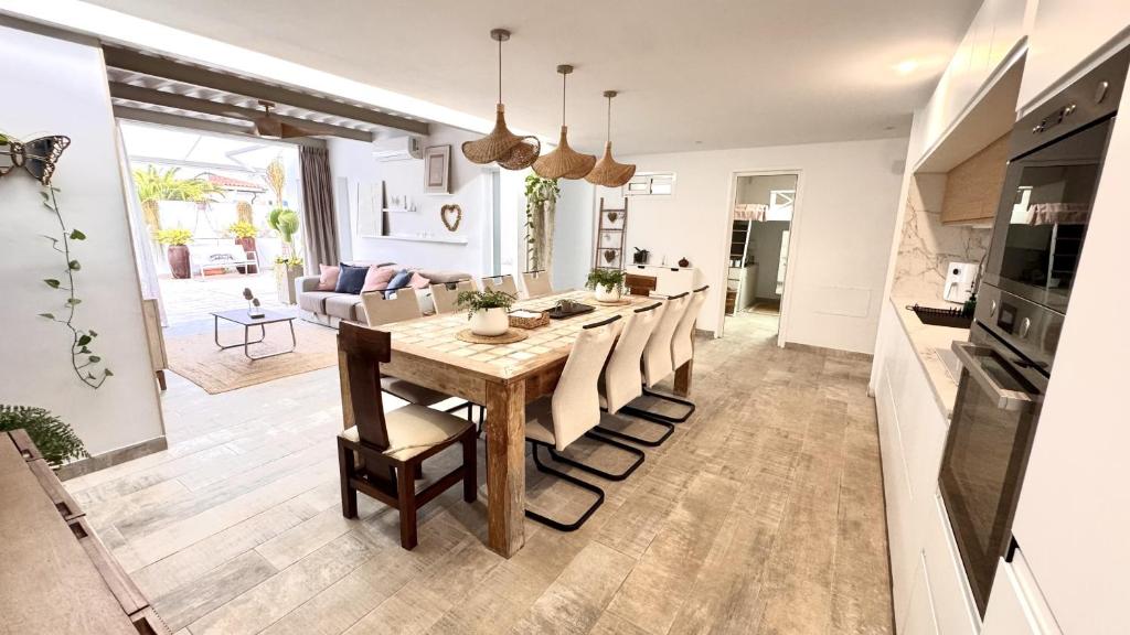 Boho Villa Beach & Heated Pool - 2