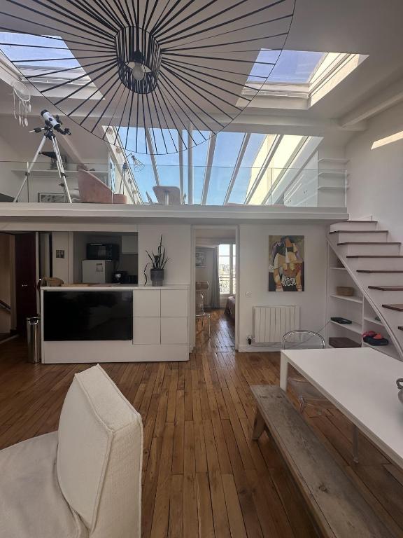 Montmartre duplex with rooftop & panoramic views - 3