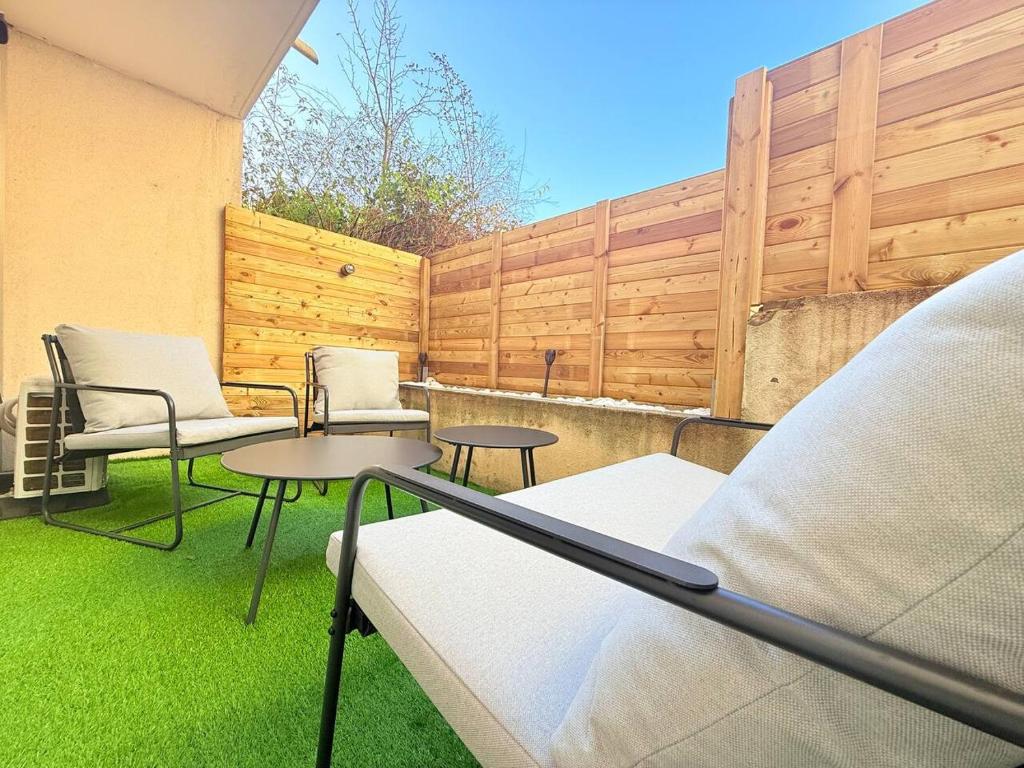 Le Cocon d'Argent, Terrace and Pool - 2