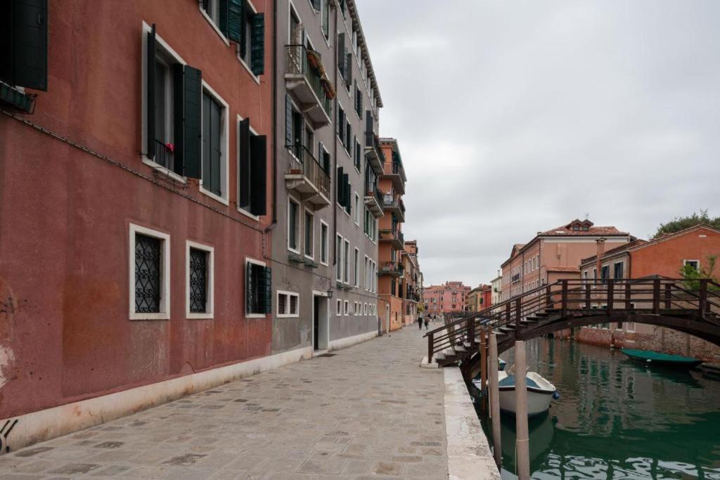 Charming Dorsoduro Venice Stay Near Art Museums and Canals - 1
