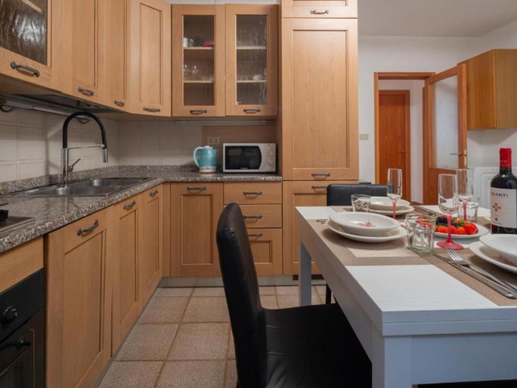 Charming Dorsoduro Venice Stay Near Art Museums and Canals - 2
