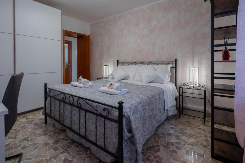 Charming Dorsoduro Venice Stay Near Art Museums and Canals - 3