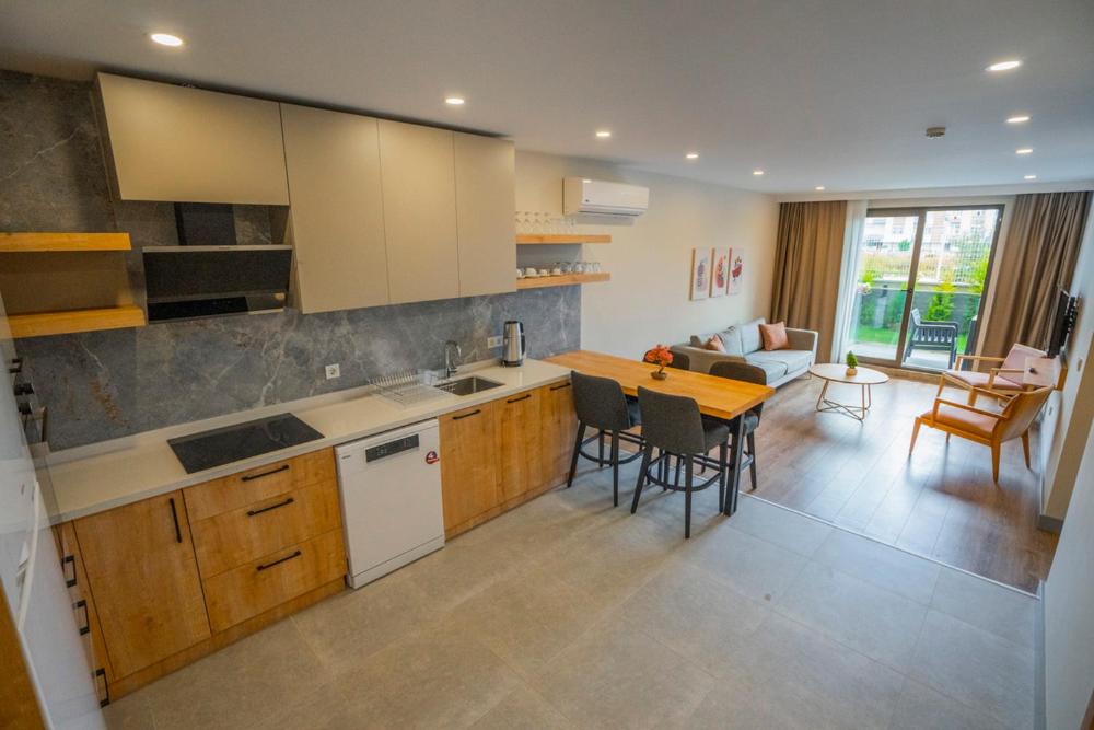 Letstay Marine Homes