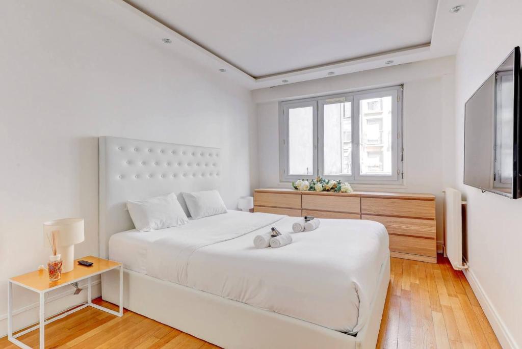 Appartement de prestige avec balcon - Paris 16e - 2