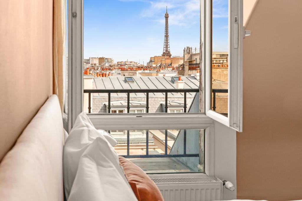 Luxe sous les toits vue Tour Eiffel - 1BDR-4P - 3