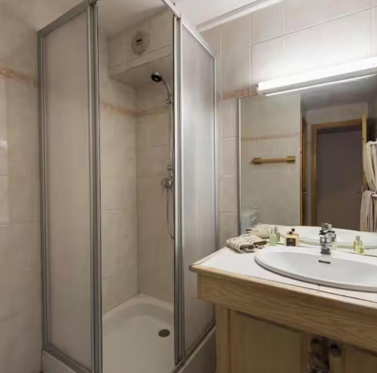 Spacious 3-bedroom layout for families or groups - 2