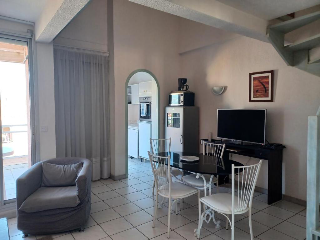 Superbe Duplex avec terrasses, piscine et garage - 3
