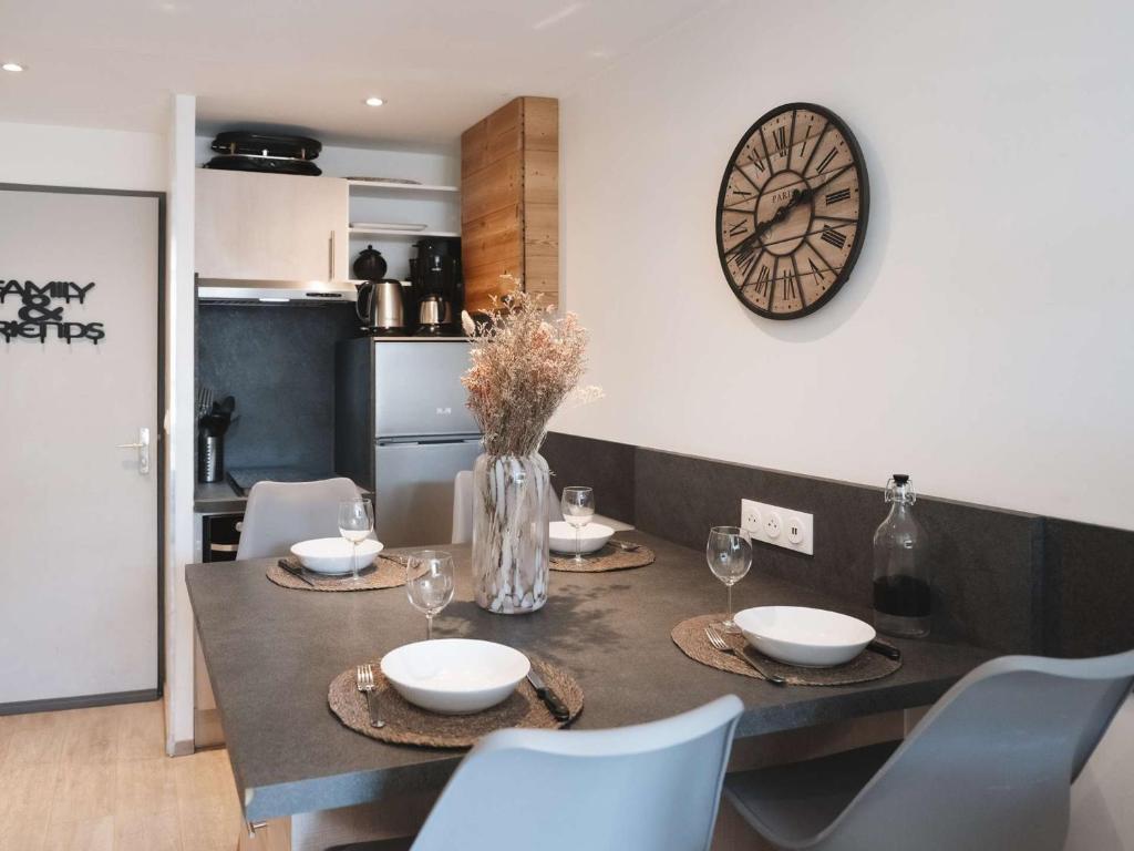 Appartement cosy 4 pers, 2 ch, départ ski aux pieds, exposé sud, proche commerces - FR-1-545-42 - 2