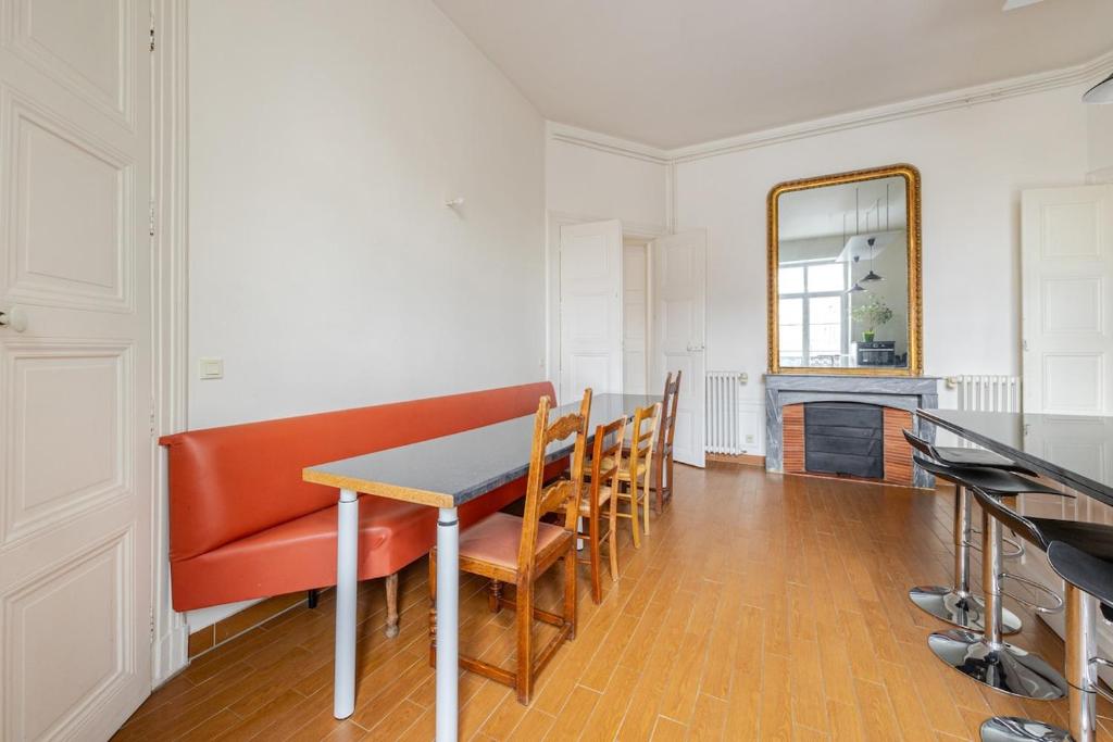 Matt and Baptiste Ephemeral Co Living Apartment Paris - 2