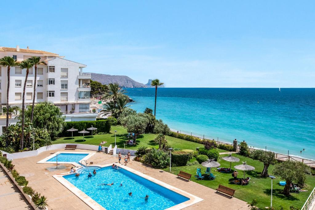 Costa Bella front beach apartment - by Welcomely - 1
