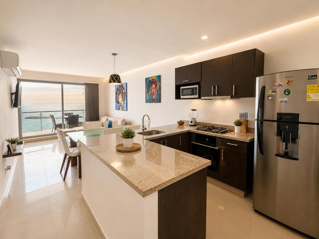 Oceanfront 2BR with Balcony near Walled City - 5