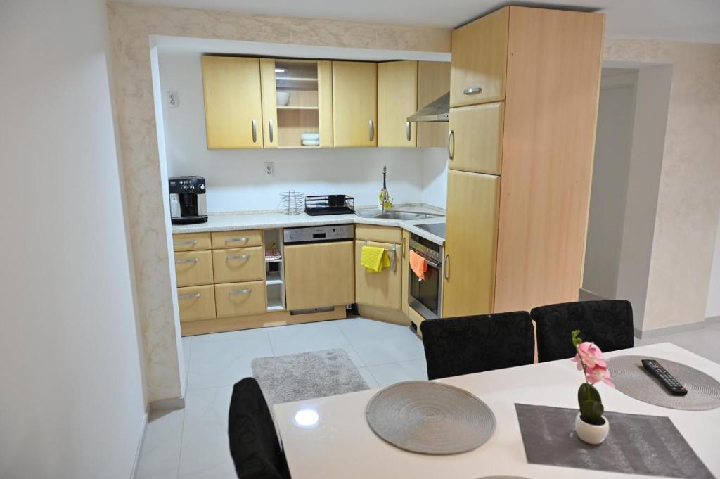 Luxury Duplex with Private Jacuzzi Free Parking - 2